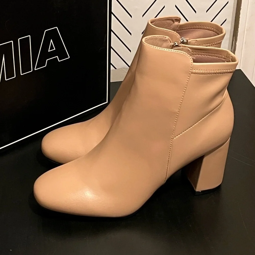 MIA Carla Booties in Nude NWT